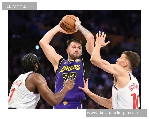 真不怪詹姆斯跟东契奇！湖人54-65落后灰熊，2个回合揭原委